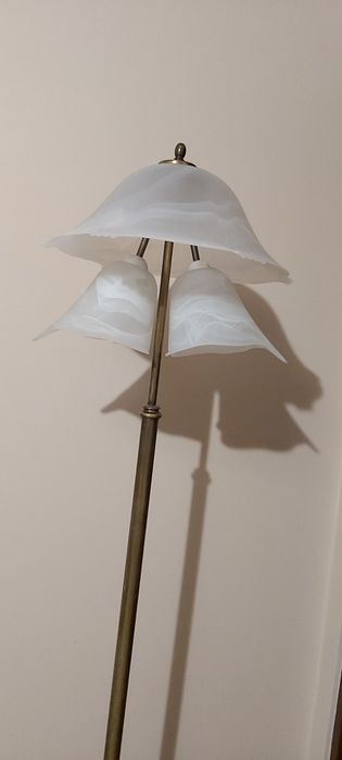 Lampa z mosiądzu wys. 170 cm  szklane klosze