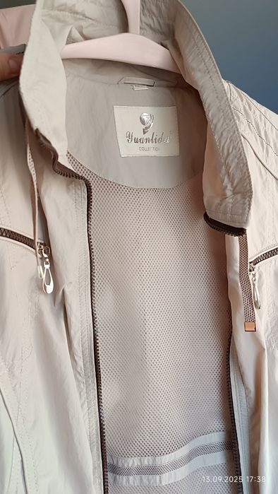 Куртка женская ветровка