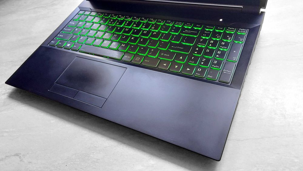 Laptop gamingowy Dream Machines - *i7/8rdzeni/ 16GB IPS SSD510GB+500GB*