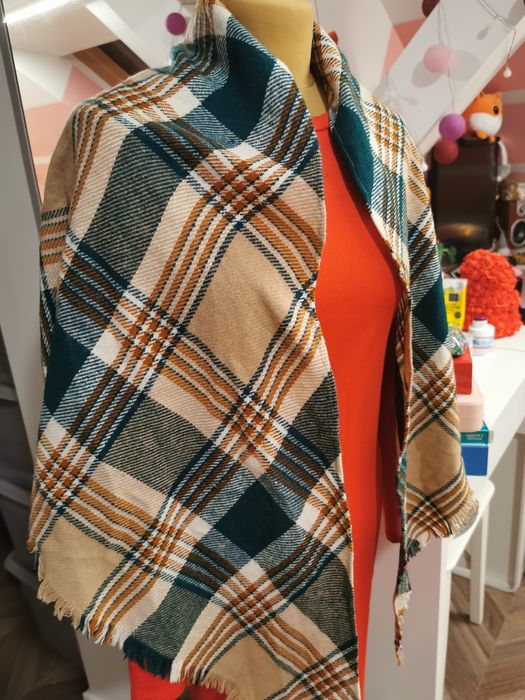 Ciepły szal trójkątny damski