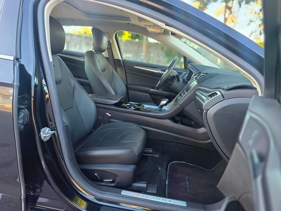 Ford Fusion Titanium      2014
