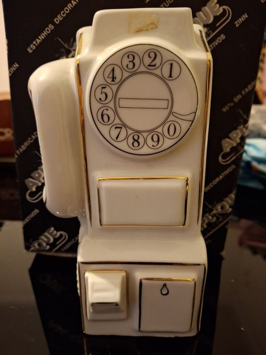 Porcelana de Porto de Mós. Cabine telefónica