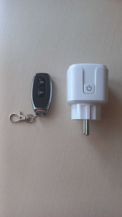 Розетка з пультом на дистанційному радіоуправлінні