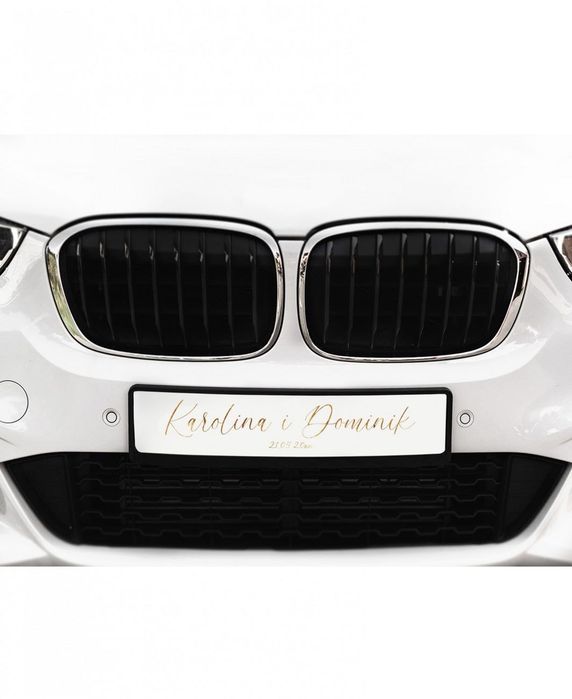 Ślubne tablice rejestracyjne złote personalizowane eleganckie