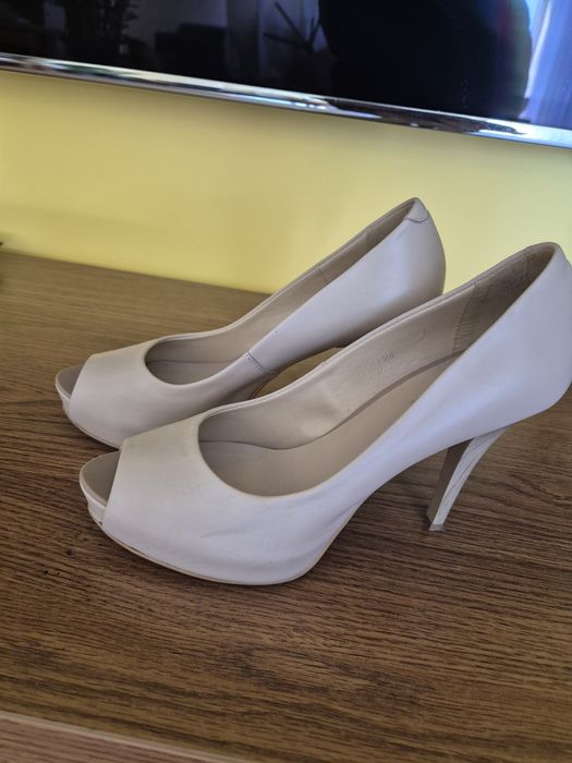 Szpilki 38 zebra beżowe skórzane