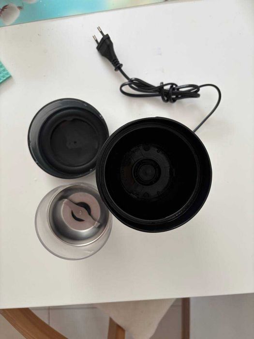 Młynek do kawy De’Longhi KG210 czarny 170 W
