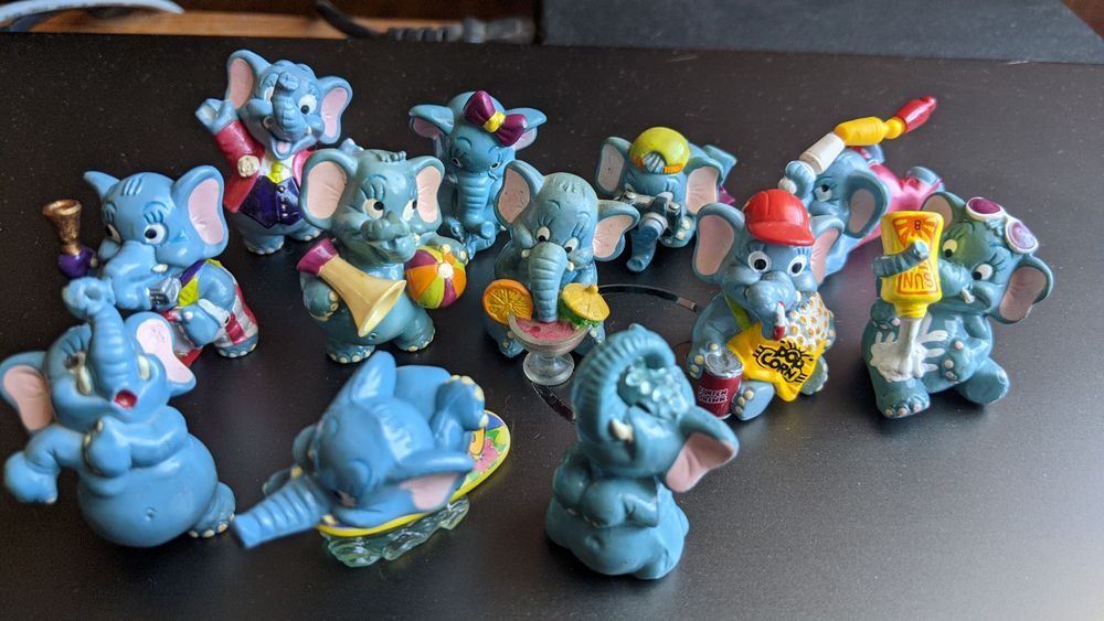 Stare Figurki Kolekcjonerskie Kinder Niespodzianka Słonie Zestaw 12szt