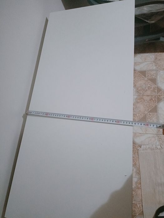 Białe biurko Ikea