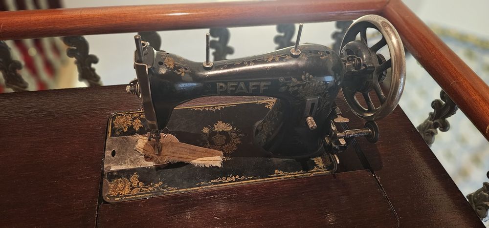 Máquina costura antiga Peaff