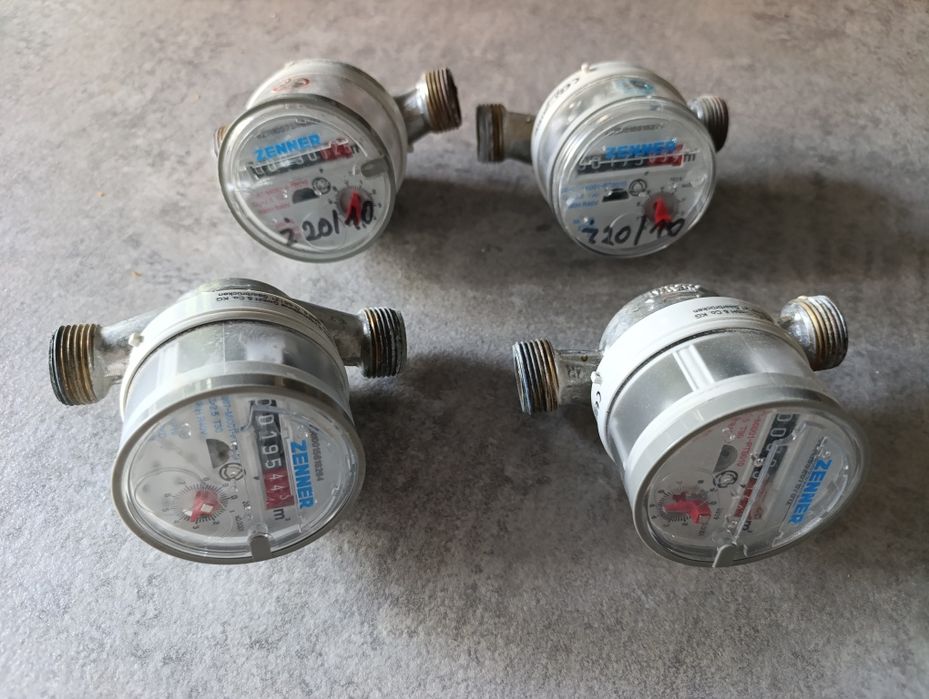 Liczniki wody ciepła i zimna 4 sztuki