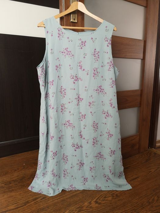 Piękna miętowa sukienka w kwiatki plus size
