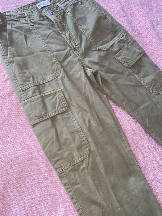 Штани Zara оливкового кольору (дивіться фото)