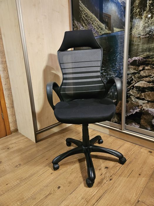 Fotel biurowy obrotowy