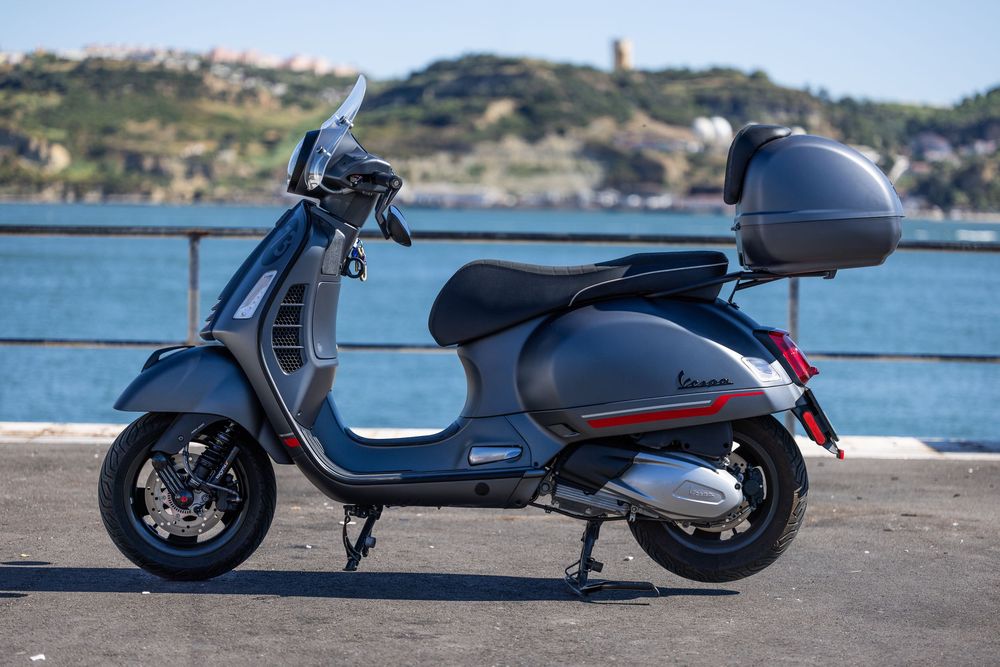 Vespa 300 GTS +Top Case + vidro proteção + Termignoni completo