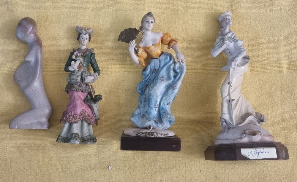 Bonecos Antigos em Louça valor cada