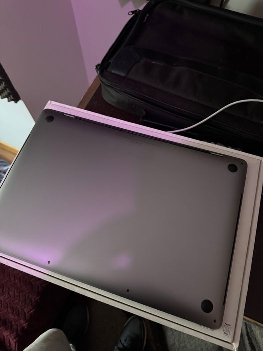 Macbook pro 2020 intel i9 32gb ram 512ssd