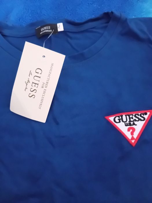T-shirt nova com etiqueta