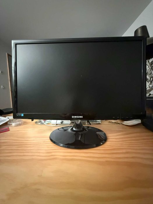 Vendo PC Torre com Monitor
