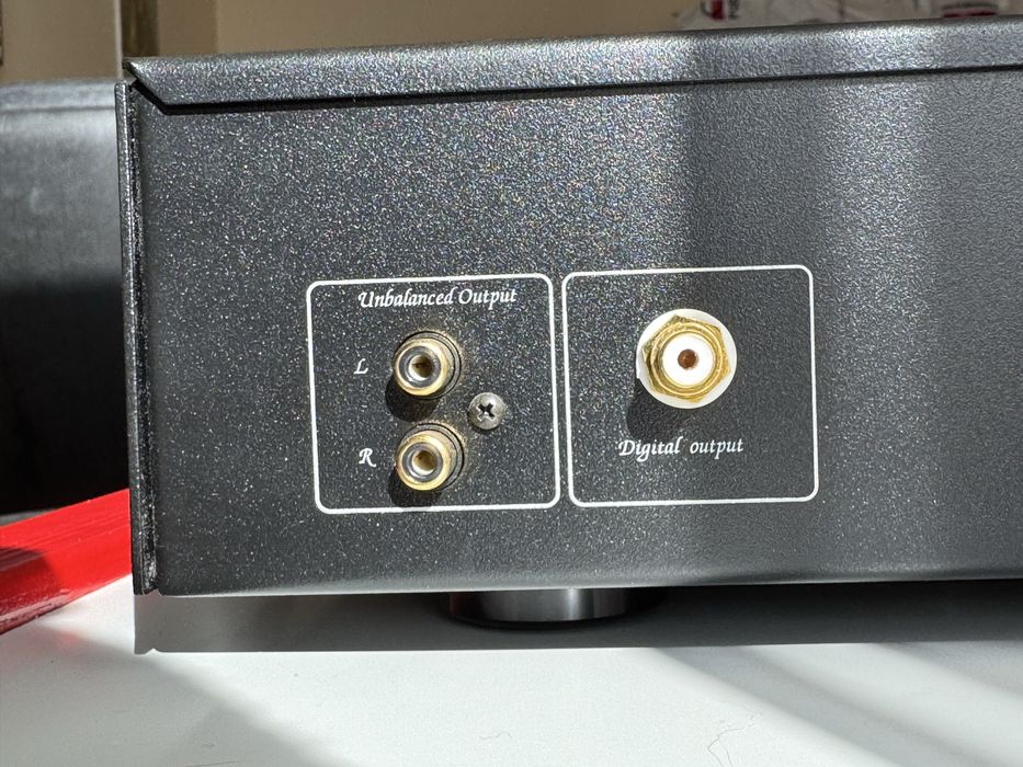 Unison Research Unico CDP Tube CD Player — італійський High-End CD-програвач із ламповим вихідним каскадом