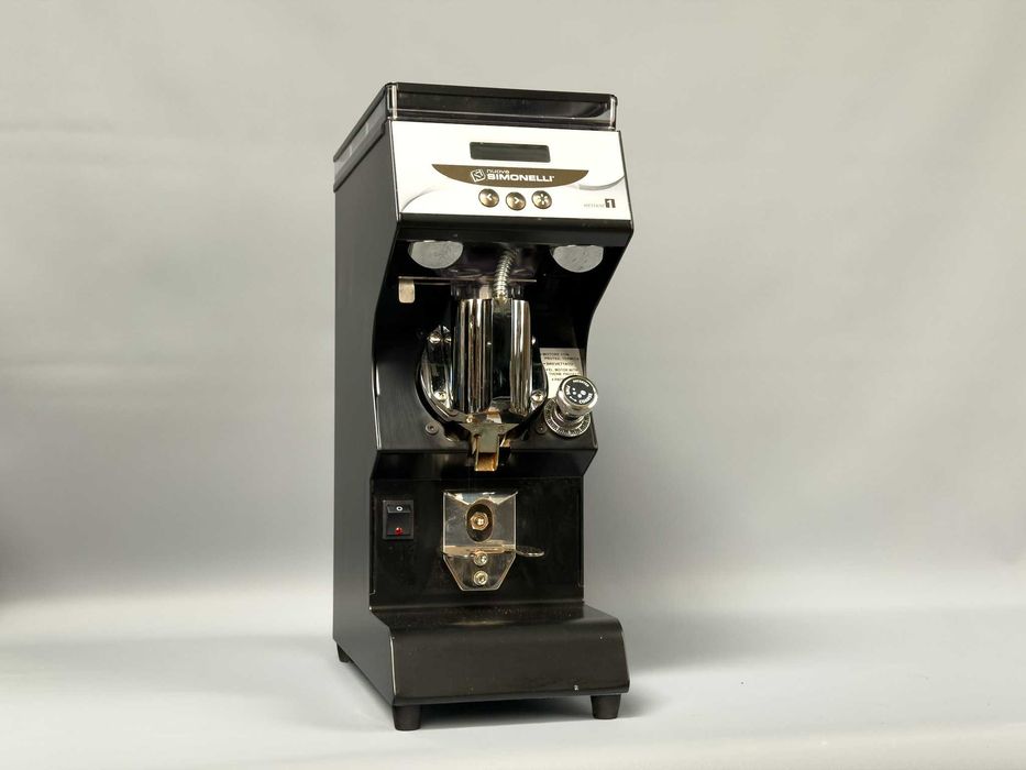Nuova Simonelli Mythos 1 | Kultowy młynek do kawiarni specialty | Faktura