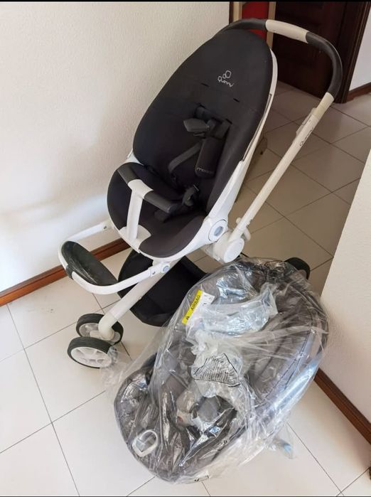 Set carrinho + assento marca Quinny (dá até aos 5 anos).
Ovinho marca