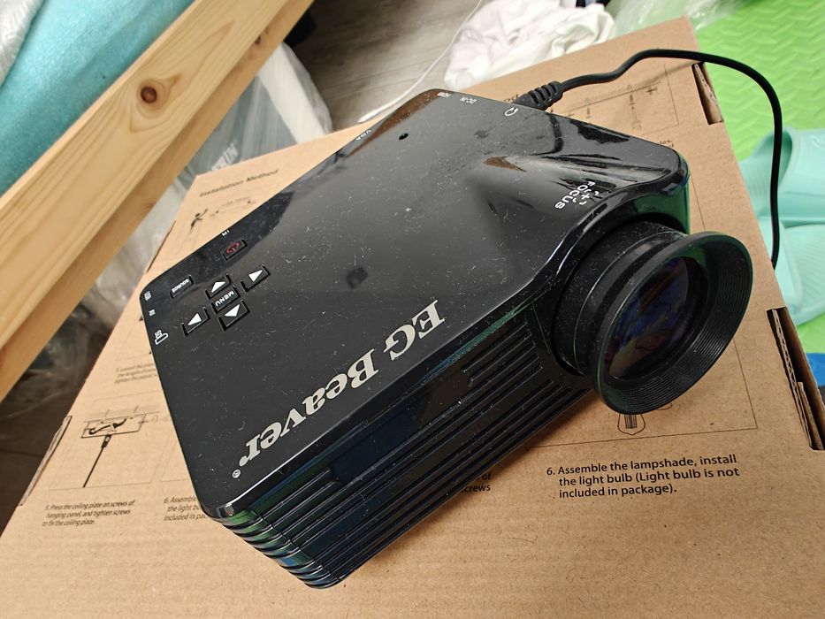 Mini Projektor HD Hdmi VGA karta pamieci pilot