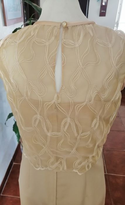 Vestido cor dourado, comprido tamanho 36.