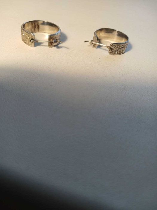 Гарні жіночі сережки