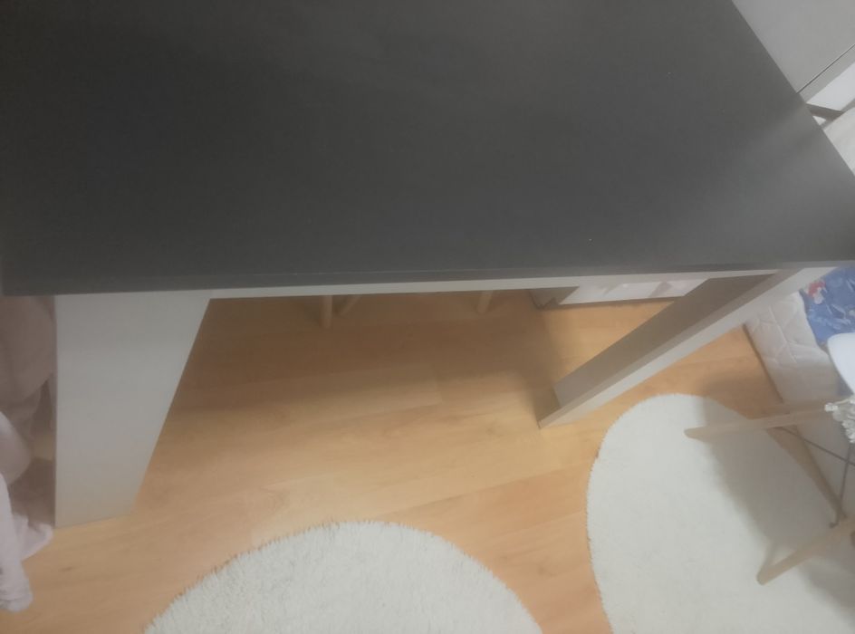 Stół biało czarny