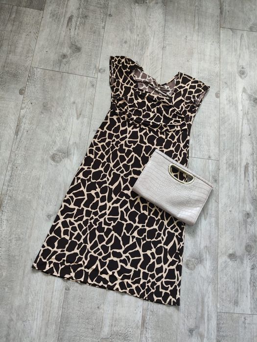 Wyszczuplająca sukienka koktajlowa 40 M elastyczna panterka