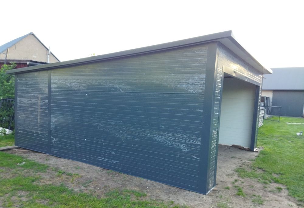 Garaż ocieplany z płyt warstwowych 6x5,8m.