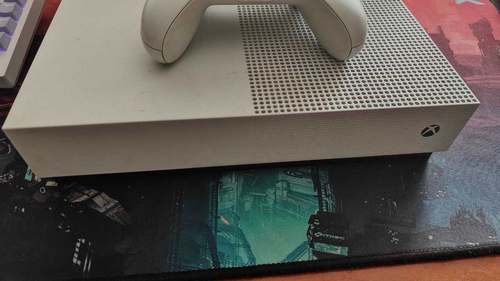 Продам Xbox One S 1TB Digital Edition - Идеальное состояние