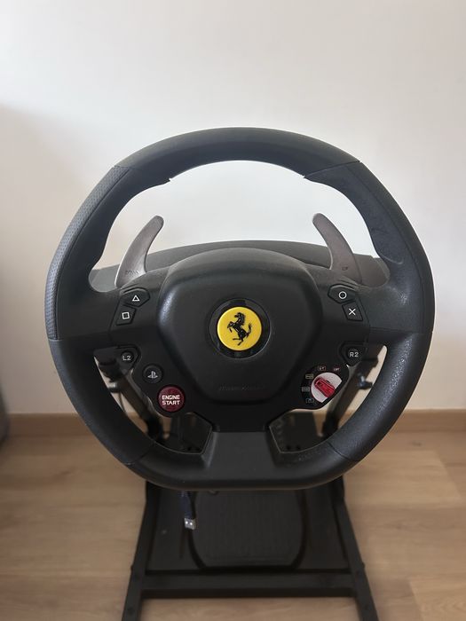 Simulador de corrida Ferrari Thrustmaster