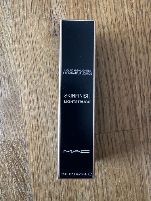 MAC Cosmetics  Skinfinish Lightstruck płynny rozświetlacz