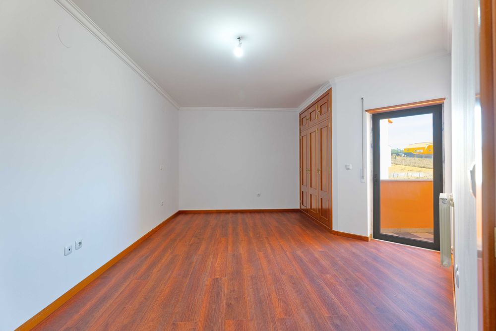 Apartamento T2 com 2 Varandas, Parqueamento e Arrecadação – No Centro de Mafra