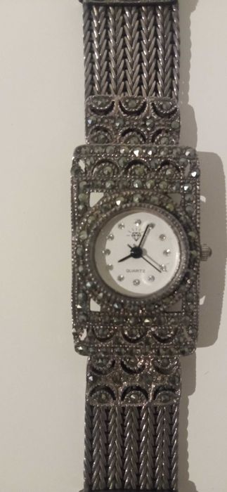 Relógio de Senhora em prata 925 e pedras encrustadas.