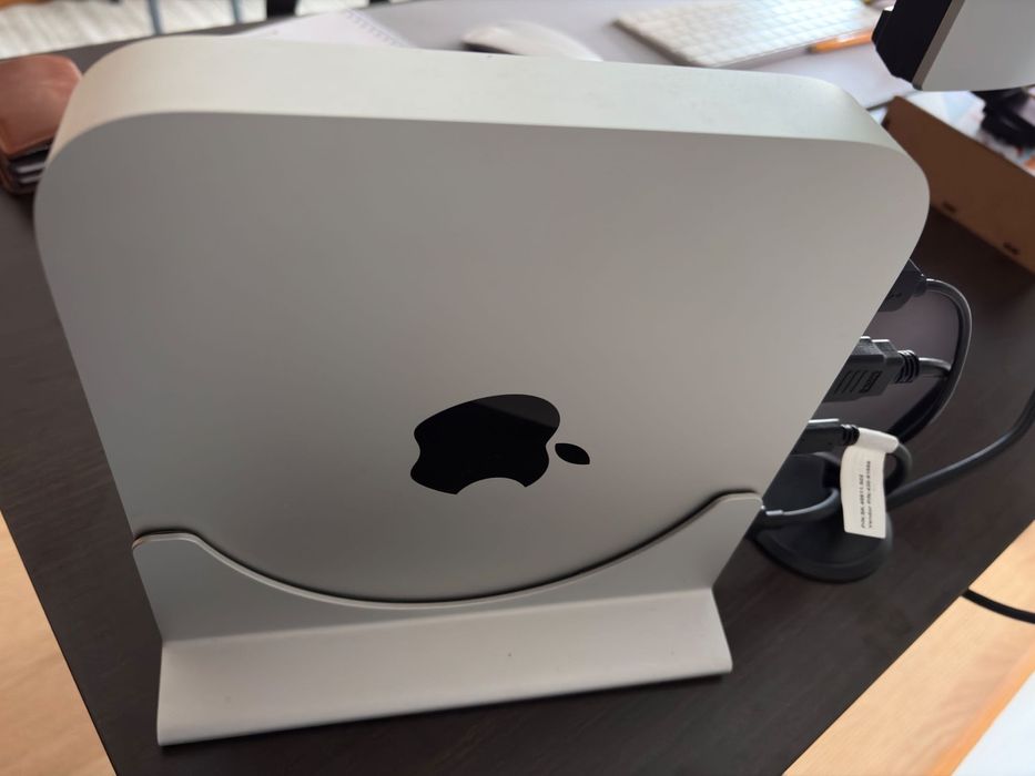 Mac mini 2023 M2 16GB + Monitor BenQ MA270U 4K 60hz (LER ANUNCIO)