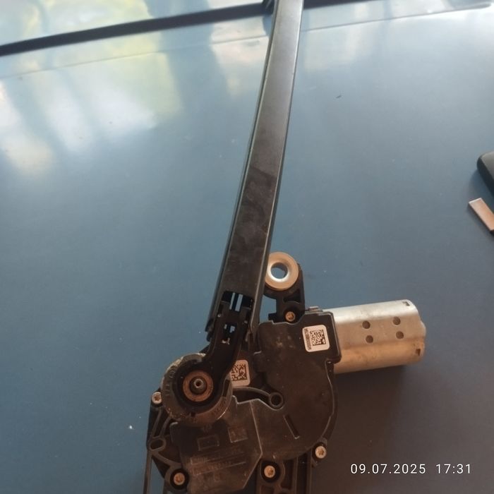 Моторчік заднього дворника в соборі на skoda a7