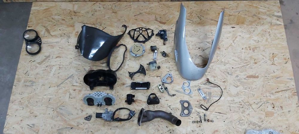 Ducati  s4r licznik owiewka wypelnienie oslona  zbiorniczek plug rura