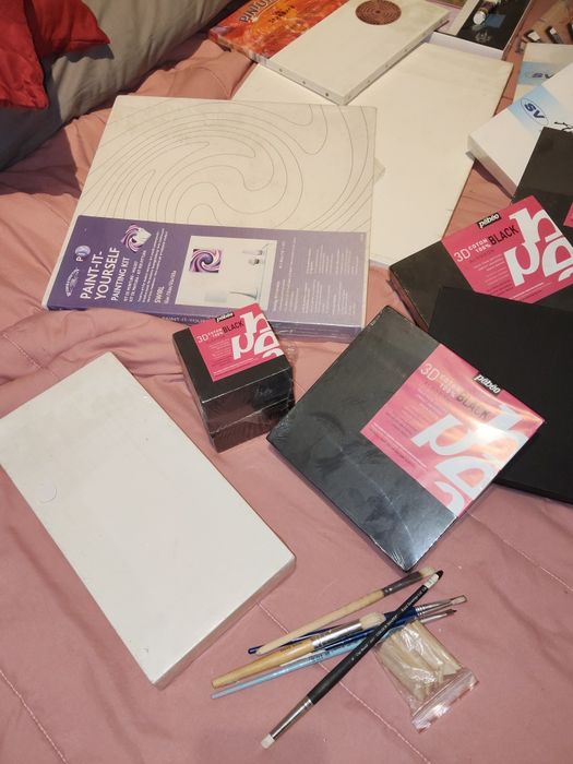 Telas e material de pintura