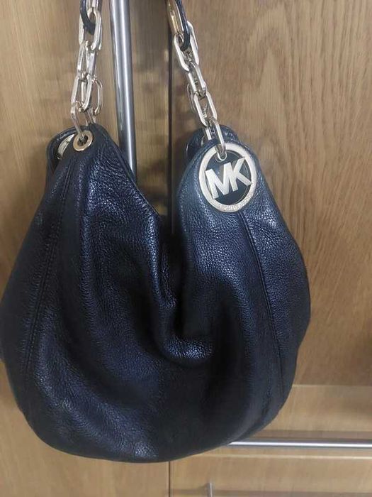 Czarna skórzana torba na ramię Michael Kors