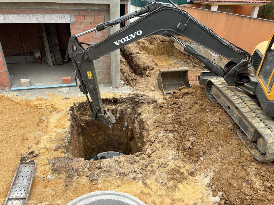 Serviço de máquinas camião grua e carrinha basculante