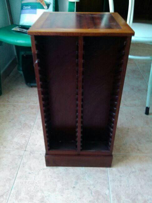 estante para cd e dvd em mogno