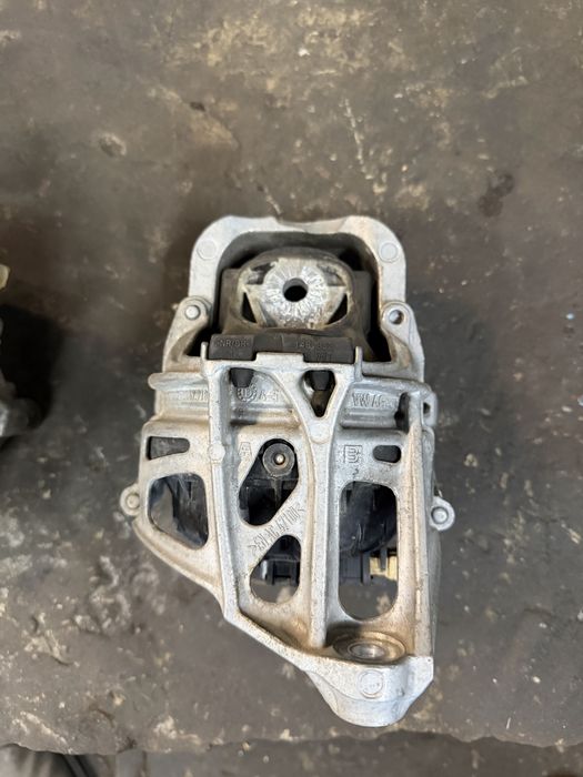 Подушки двигуна  Audi A4 B9