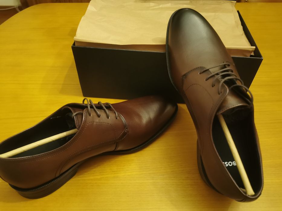 Sapatos Boss Derby Black Brown 44, novos sem qualquer utilização.