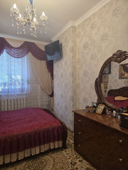Продаж однокімнатної квартири мікрорайон Соляні Центральний район меблі техніка перший поверх відмінний стан - Вид 4