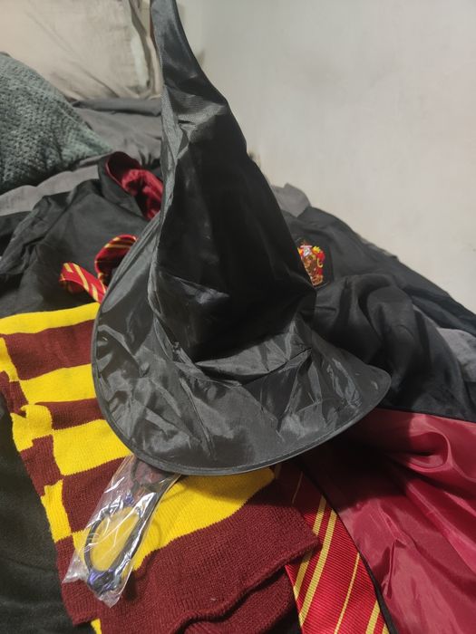 Strój Harry Potter Gryffindor krawat szalik kapelusz różdżka okulary