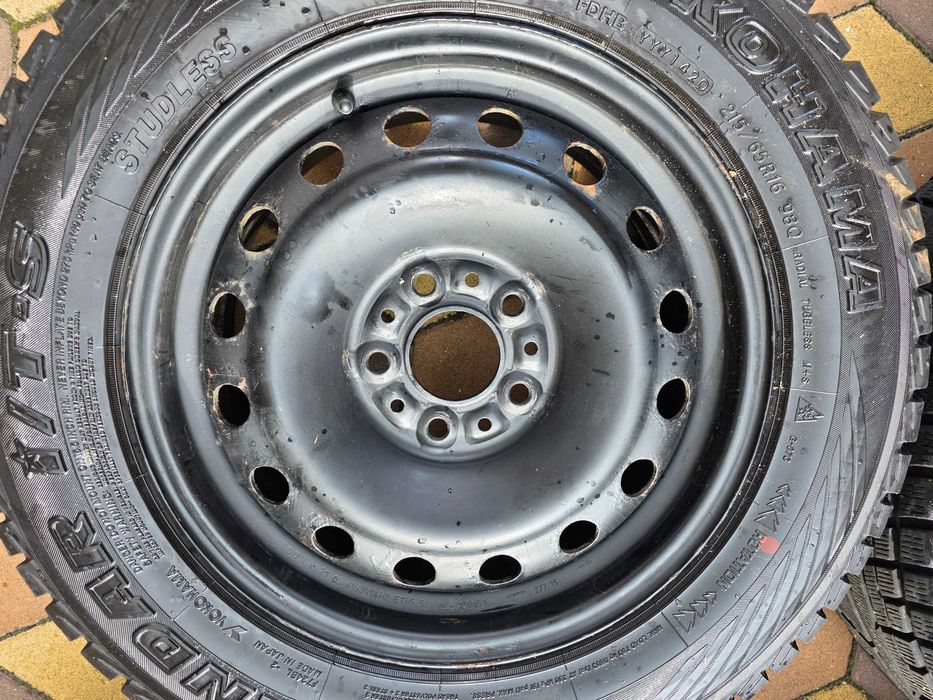 Колеса Mitsubishi Outlander ASX R16 5x114.3 / Зима Yokohama / Диски + ковпаки