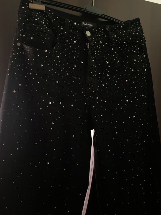 Трендові чорні штани зі стразами