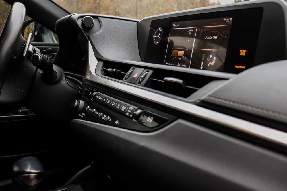 Lexus ES Hybrid. Прокат авто на долгий и короткий срок